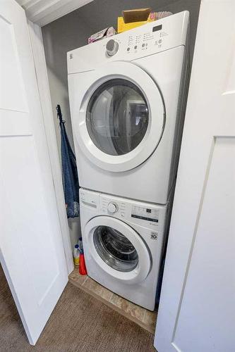 11542 73 Avenue, Grande Prairie, AB - Indoor Photo Showing Laundry Room
