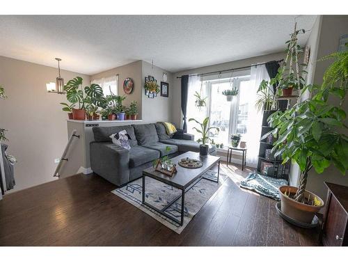 11542 73 Avenue, Grande Prairie, AB - Indoor Photo Showing Living Room
