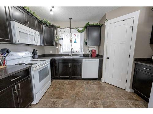 11542 73 Avenue, Grande Prairie, AB - Indoor Photo Showing Kitchen