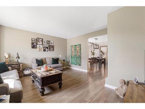 10210 107 Avenue, Grande Prairie, AB - Indoor Photo Showing Living Room