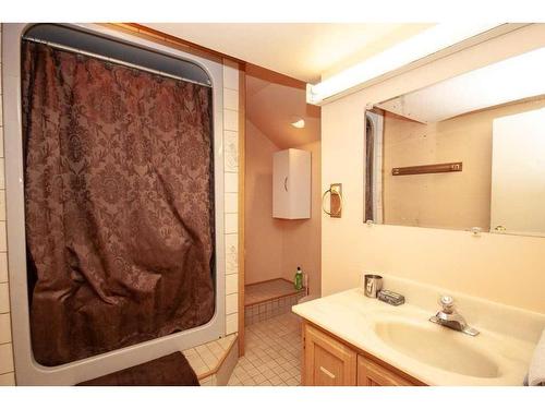 6409 96 Street, Grande Prairie, AB - Indoor Photo Showing Bathroom
