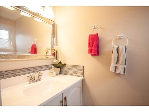 6409 96 Street, Grande Prairie, AB - Indoor Photo Showing Kitchen With Double Sink