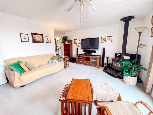 4 Sunset Drive, Spirit River, AB - Indoor Photo Showing Living Room