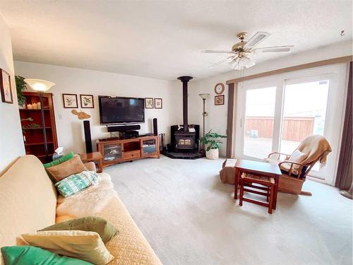 4 Sunset Drive, Spirit River, AB - Indoor Photo Showing Living Room