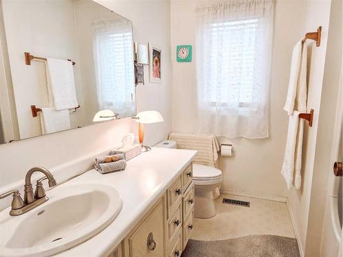 4 Sunset Drive, Spirit River, AB - Indoor Photo Showing Bathroom