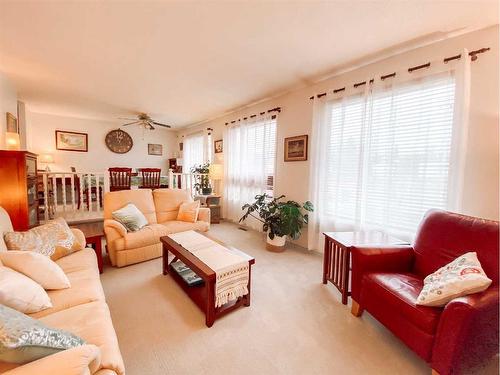 4 Sunset Drive, Spirit River, AB - Indoor Photo Showing Living Room