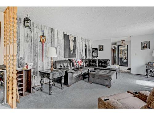 722020 Range Road 60, Clairmont, AB - Indoor Photo Showing Living Room
