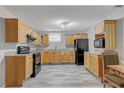 722020 Range Road 60, Clairmont, AB - Indoor Photo Showing Kitchen With Double Sink