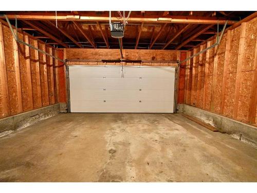 9110 136 Avenue, Peace River, AB - Indoor Photo Showing Garage