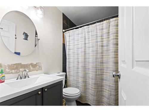 9402 80 Avenue, Grande Prairie, AB - Indoor Photo Showing Bathroom