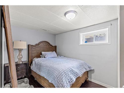 9402 80 Avenue, Grande Prairie, AB - Indoor Photo Showing Bedroom