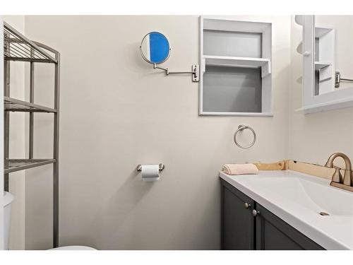 9402 80 Avenue, Grande Prairie, AB - Indoor Photo Showing Bathroom