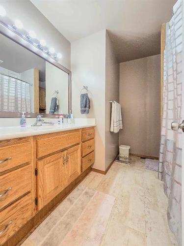 10417 104Th Avenue, Grande Cache, AB - Indoor Photo Showing Bathroom