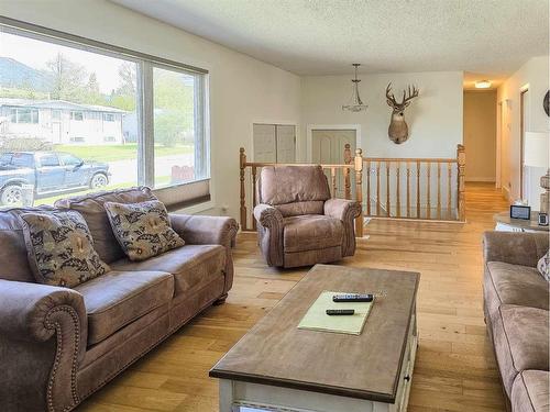 10417 104Th Avenue, Grande Cache, AB - Indoor Photo Showing Living Room