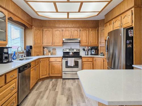 10417 104Th Avenue, Grande Cache, AB - Indoor Photo Showing Kitchen