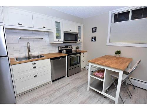 C1-9523 88 Avenue, Peace River, AB - Indoor Photo Showing Kitchen With Double Sink