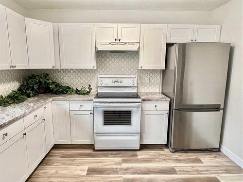 11430 96 Street, Grande Prairie, AB - Indoor Photo Showing Kitchen With Double Sink