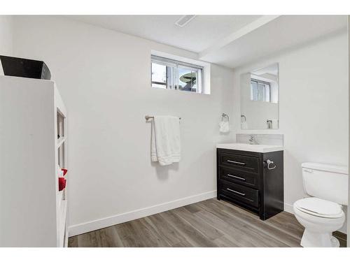 11430 96 Street, Grande Prairie, AB - Indoor Photo Showing Bathroom