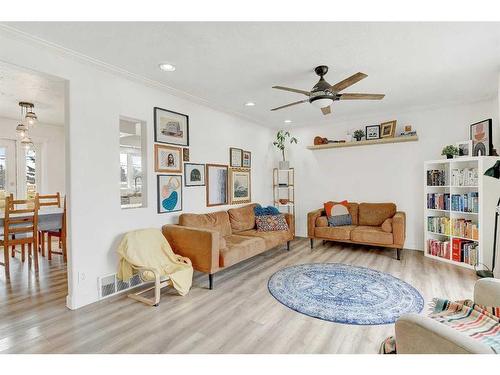 9623 111 Avenue, Grande Prairie, AB - Indoor Photo Showing Living Room