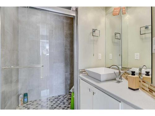 9623 111 Avenue, Grande Prairie, AB - Indoor Photo Showing Bathroom