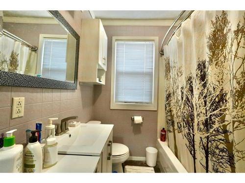 10514 101 Street, Peace River, AB - Indoor Photo Showing Bathroom