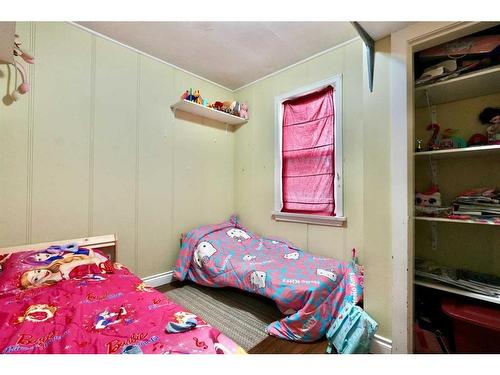 10514 101 Street, Peace River, AB - Indoor Photo Showing Bedroom