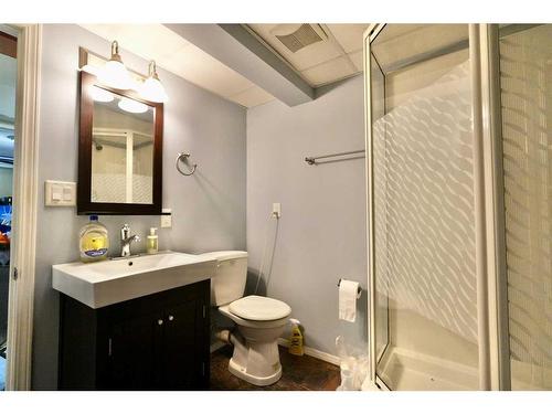 10514 101 Street, Peace River, AB - Indoor Photo Showing Bathroom