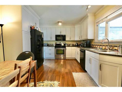 10514 101 Street, Peace River, AB - Indoor Photo Showing Kitchen With Double Sink