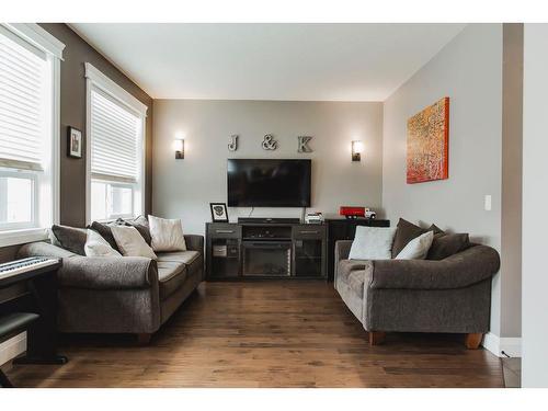 11244 80 Avenue, Grande Prairie, AB - Indoor Photo Showing Living Room