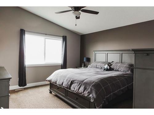 11244 80 Avenue, Grande Prairie, AB - Indoor Photo Showing Bedroom