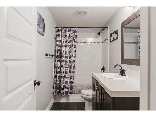11244 80 Avenue, Grande Prairie, AB - Indoor Photo Showing Bathroom