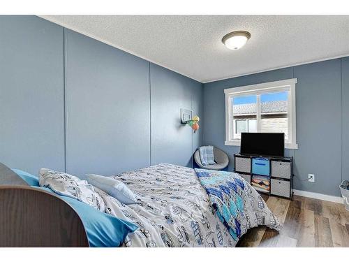 9503 109 Avenue, Clairmont, AB - Indoor Photo Showing Bedroom