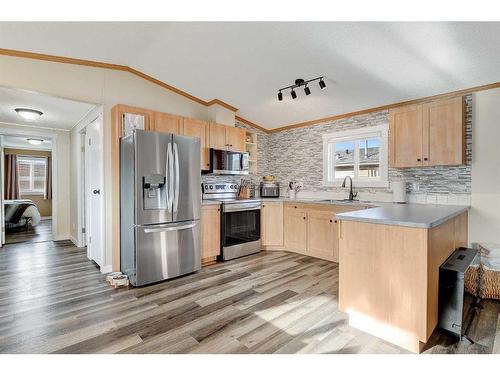 9503 109 Avenue, Clairmont, AB - Indoor Photo Showing Kitchen With Stainless Steel Kitchen