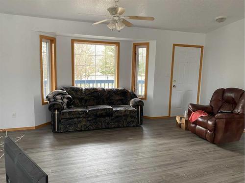 53511 Rr 162, Rural Yellowhead County, AB - Indoor Photo Showing Living Room