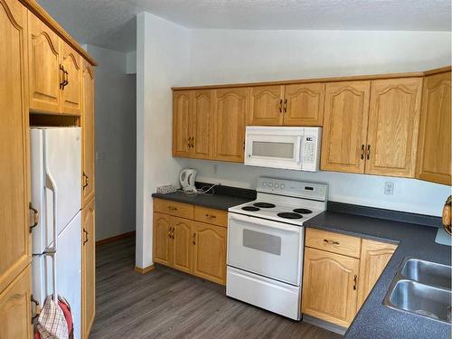 53511 Rr 162, Rural Yellowhead County, AB - Indoor Photo Showing Kitchen With Double Sink