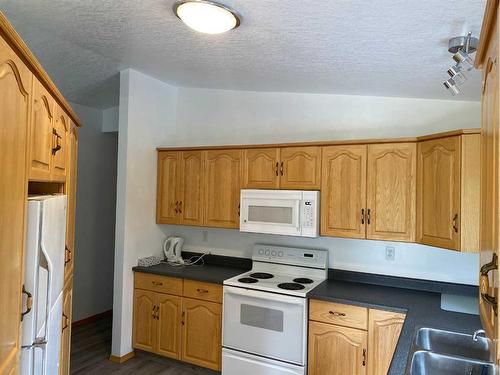 53511 Rr 162, Rural Yellowhead County, AB - Indoor Photo Showing Kitchen With Double Sink