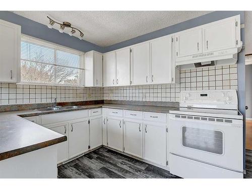 12401 94A Street, Grande Prairie, AB - Indoor Photo Showing Kitchen With Double Sink