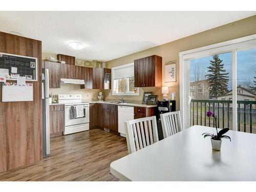 10109 92A Street, Grande Prairie, AB - Indoor Photo Showing Kitchen