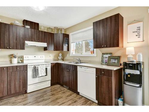 10109 92A Street, Grande Prairie, AB - Indoor Photo Showing Kitchen