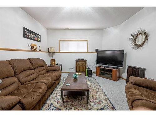 9318 69 Avenue, Grande Prairie, AB - Indoor Photo Showing Living Room
