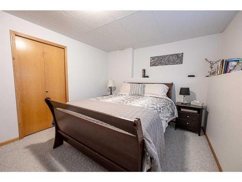 9318 69 Avenue, Grande Prairie, AB - Indoor Photo Showing Bedroom