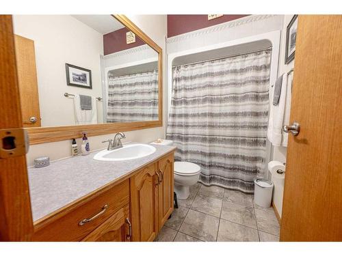 9318 69 Avenue, Grande Prairie, AB - Indoor Photo Showing Bathroom