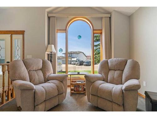 7413 102 Street, Grande Prairie, AB - Indoor Photo Showing Living Room