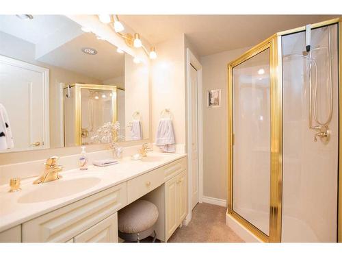 12602 Lakeshore Drive, Grande Prairie, AB - Indoor Photo Showing Bathroom