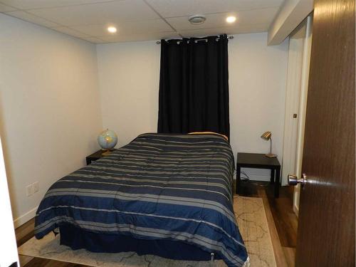 10022 84 Street, Peace River, AB - Indoor Photo Showing Bedroom