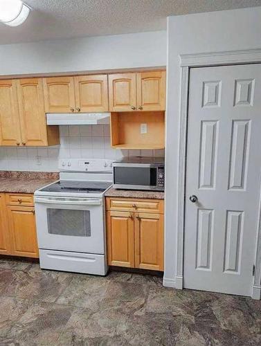 12902 94 Street, Grande Prairie, AB - Indoor Photo Showing Kitchen