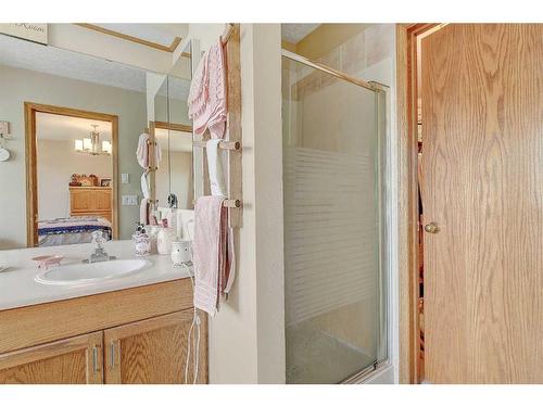 11813 Crystal Lake Drive, Grande Prairie, AB - Indoor Photo Showing Bathroom