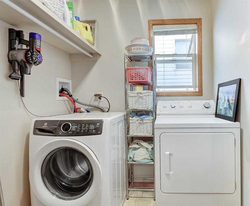 11813 Crystal Lake Drive, Grande Prairie, AB - Indoor Photo Showing Laundry Room