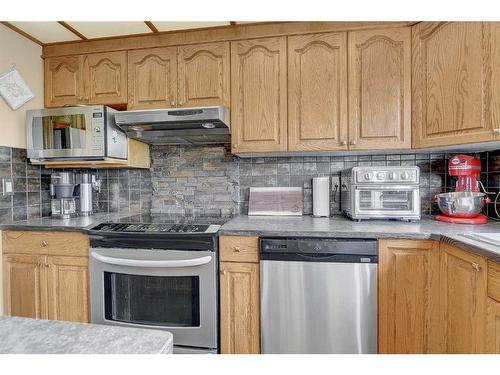 11813 Crystal Lake Drive, Grande Prairie, AB - Indoor Photo Showing Kitchen