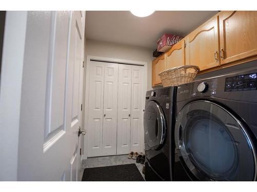 9757 93 Avenue, Wembley, AB - Indoor Photo Showing Laundry Room